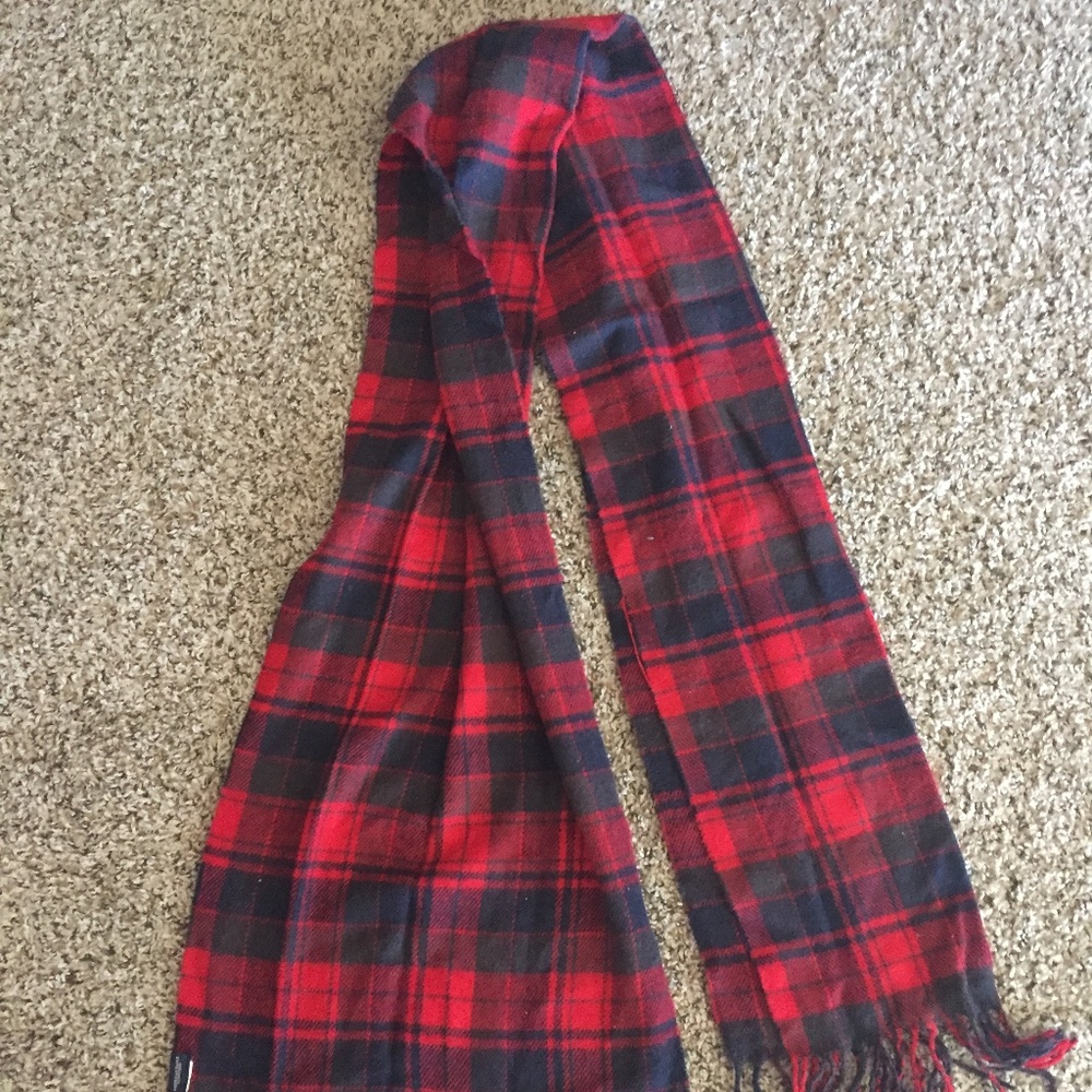 American Eagle scarf